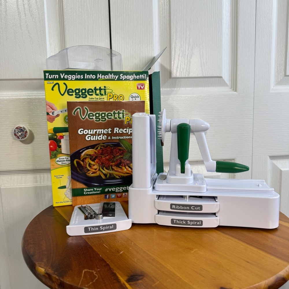 Veggetti Pro vegetables into spaghetti noodles